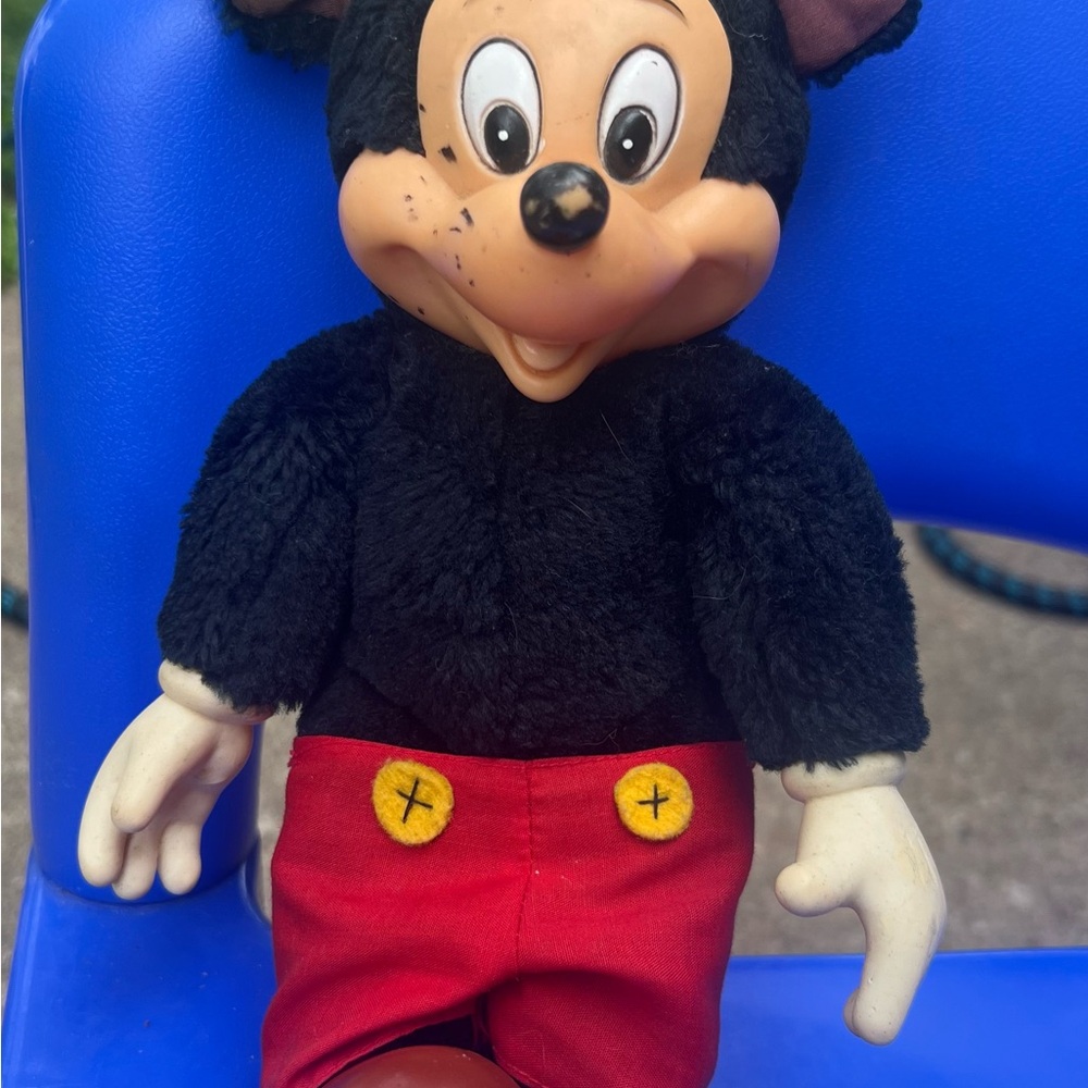 Vintage Applause Disney
Mickey Mouse Hard Plastic